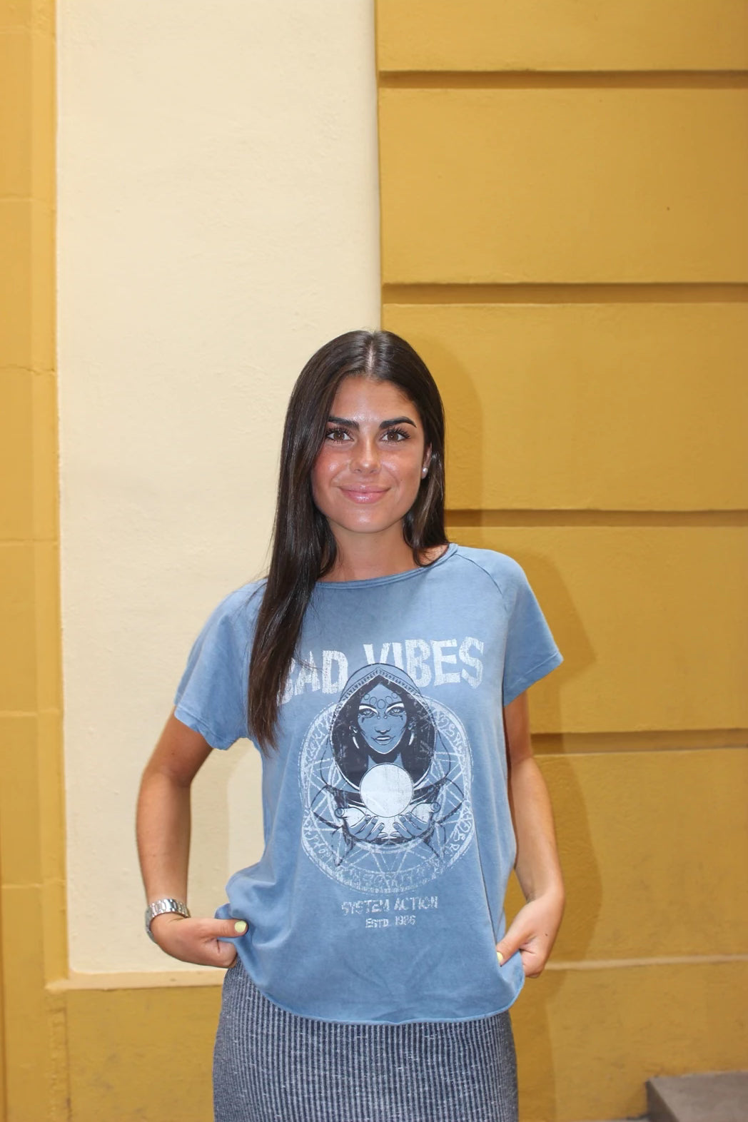 CAMISETA MANGA RENGLANT EFECTO LAVADO AZUL INDIGO CON ESTAMPADO